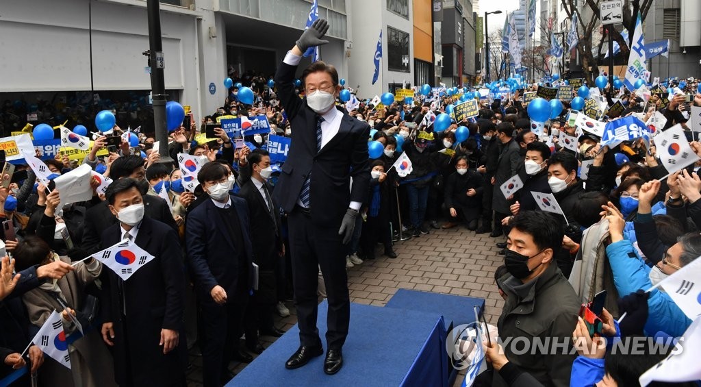 이재명, 강원 충북 순회 유세…부동층 호소 vs 안철수 실수 후회