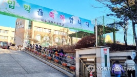 개학 맞은 교실 북적…걱정되고 그래도 학교가 좋아요