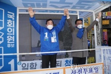백수범 후보 지지 유세하는 이낙연 총괄선대위원장