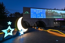 불법 주정차 몸살 강원랜드 입구 안경다리 환해졌다