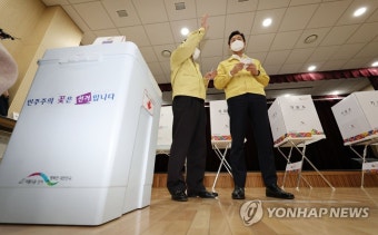 대선 사전투표소 현장점검하는 오세훈 시장