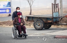 [사전투표] 불편한 몸 이끌고 한 표