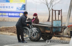 [사전투표] 불편한 몸 이끌고 한 표