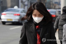 [사전투표] 사전투표소로 이동하는 김건희 씨