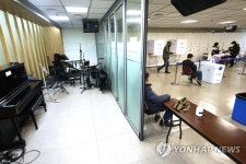 [사전투표] 교회 강당에서 투표