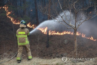 울진 북면 산불 진화작업