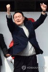 안양 찾아 지지 호소하는 윤석열