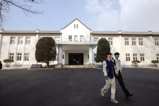 충북대 옛 제2본관 건물 대학 역사관으로 새단장