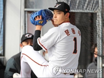 한화 괴물 신인 문동주, 내복사근 손상…재활군으로 이동