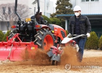 진서건설기계&벌목 | 겨우내 멈춰 있던 농기계 점검