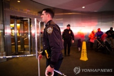 뉴욕의 관광명소 현대미술관, 흉기 난동 사건 후 이틀째 휴관