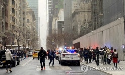 뉴욕의 관광명소 현대미술관, 흉기 난동 사건 후 이틀째 휴관