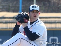 두산 스탁, 시범경기 첫 등판에서 156㎞…안우진과 구속 경쟁