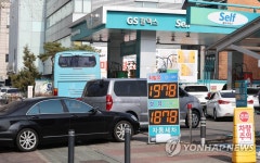 휘발유 가격 저렴한 셀프주유소로 몰리는 차량
