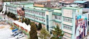 잘가 사북초등학교…철거 앞두고 장소 기억 프로젝트 전시회