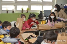 울산 정착 아프간 특별기여자 자녀들 첫 등교…잘 적응하길