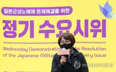 주간보고하는 이나영 이시장