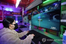 LG 올레드 TV로 추억의 게임을…다시 여는 금성오락실