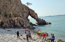서산 황금산 코끼리바위 찾은 등산객
