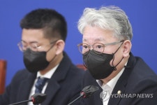 발언하는 조응천 비상대책위원
