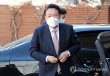 인수위 집무실로 향하는 윤석열 대통령 당선인