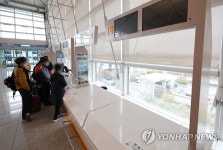 이날만을 기다렸다…다시 열린 인천공항 여행사 카운터