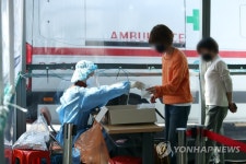 세계 보건의 날 앞둔 선별진료소