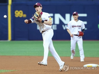 호수비 펼치는 김혜성