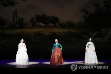 경기민요 부르는 이춘희 명창