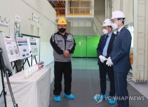 경인양행 방문한 박진규 차관