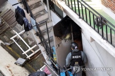 화재 발생한 고시원 감식작업