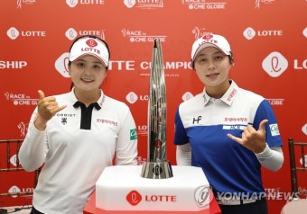 공식 기자회견 참석한 최혜진과 김효주