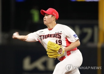 투구하는 윤중현