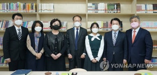 안철수 인수위원장, 방역 대책 학교 현장간담회 참석