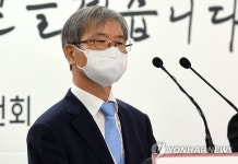 질문에 답하는 이정식 고용노동부 장관 후보자