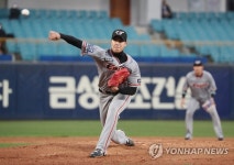 역투하는 박윤철