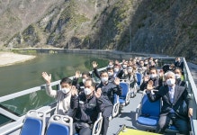 와와정선 2층 관광버스 타고 동강 따라 씽씽