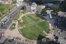 봄맞이 준비 한창인 서울광장