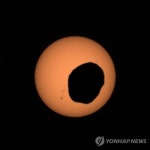 화성에서 퍼서비어런스호가 포착한 위성 포보스의 고선명 일식