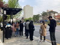 멈춰 선 지하철, 버스정거장 몰린 시민들