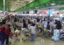 대형마트 줄 선 시민들