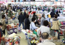 대형마트 줄 선 시민들