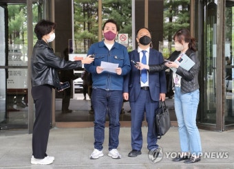 동성군인 합의 성관계 처벌 판결 후 기자회견하는 군인권센터