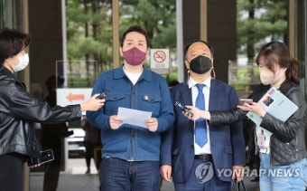 동성군인 합의 성관계 처벌 판결 후 기자회견하는 군인권센터