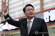 윤석열 당선인, 경남 진주 시장 방문 인사