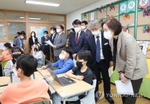 유은혜 부총리, 양산 증산초교 방문