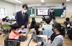 유은혜 부총리, 양산 증산초교 방문