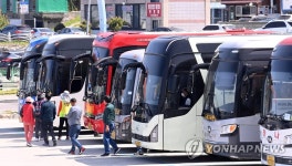 차들로 꽉 찬 강릉항 주차장