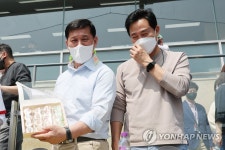 마카롱 선물 받은 오세훈-허구연