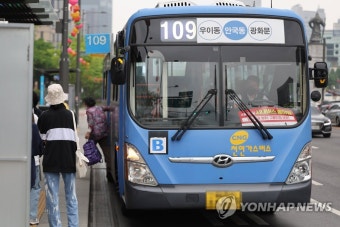 총파업 예고 팻말 걸린 시내버스